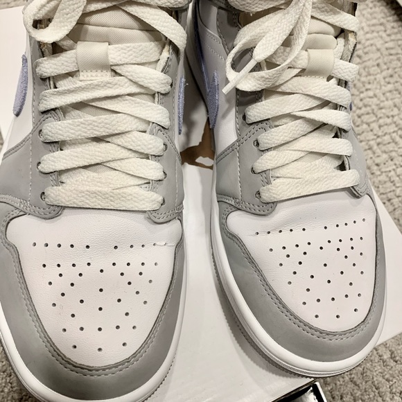 Air Jordan 1 Mid - Picture 2 of 3